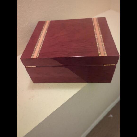 Cedar Wood Storage Box - Picture 5 of 9